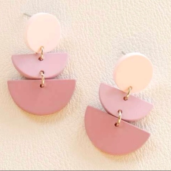 Pink purple multicolored geometric round acrylic dangle earrings - Picture 1 of 4